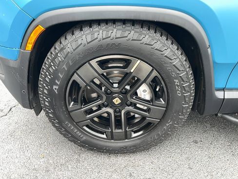 Used 2024 Rivian R1T Adventure image 9