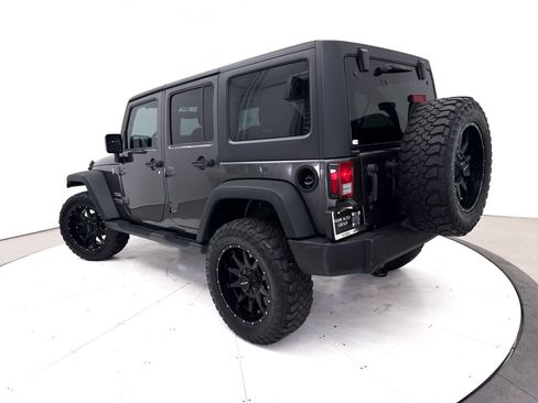 Used 2018 Jeep Wrangler Unlimited Sport S AWD/4WD image 2