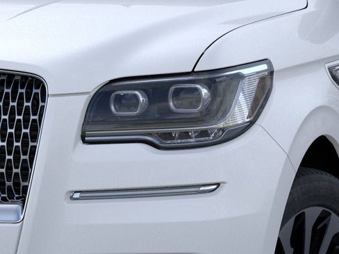 New 2023 Lincoln Navigator Reserve AWD/4WD image 18