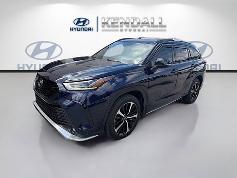 Used 2021 Toyota Highlander XSE FWD image 3