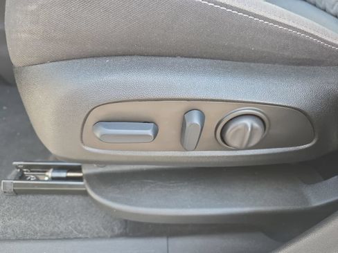 Used 2023 Chevrolet Equinox LS w/ LS Convenience Package AWD/4WD image 32