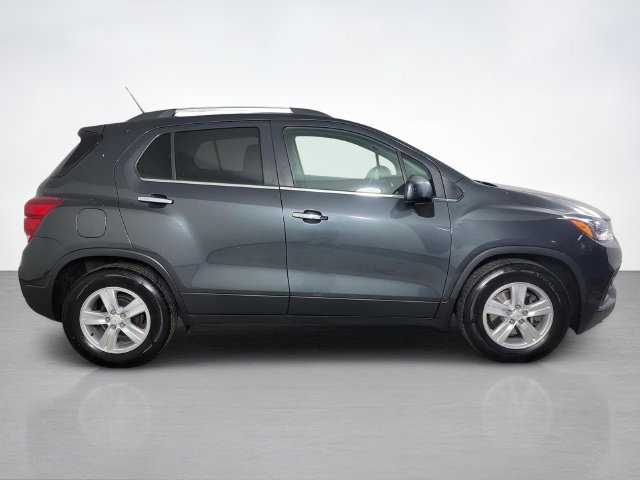 Used 2017 Chevrolet Trax LT w/ LT Convenience Package FWD image 2