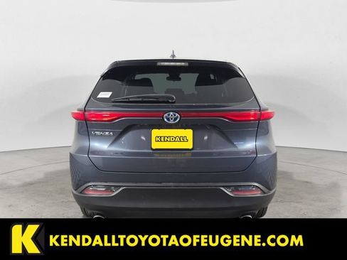 Used 2024 Toyota Venza LE AWD/4WD image 6