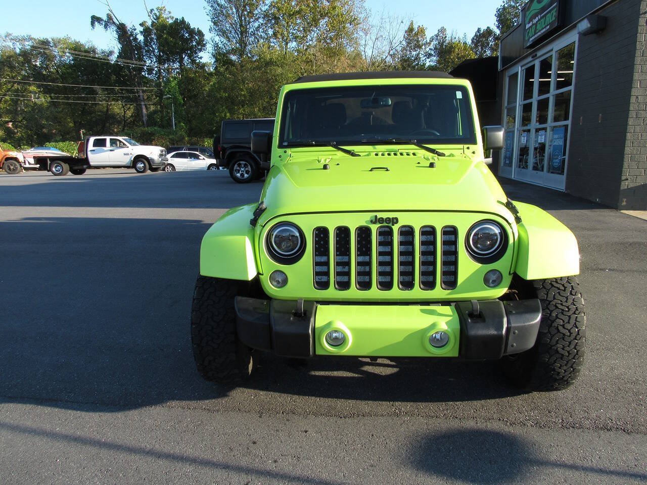 Used 2016 Jeep Wrangler Unlimited Sahara w/ Max Tow Package AWD/4WD image 9