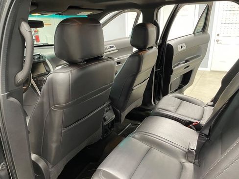 Used 2014 Ford Explorer XLT w/ Equipment Group 202A AWD/4WD image 13