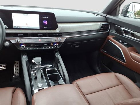 Used 2025 Kia Telluride SX w/ SX Captain's Chair Package image 8