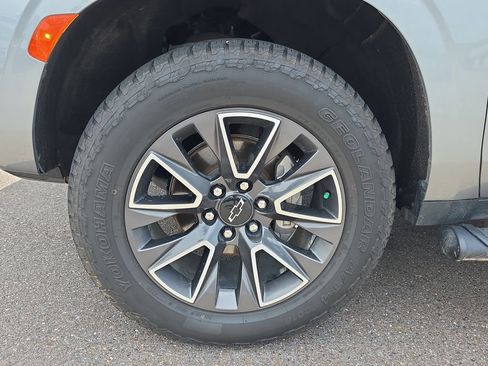 Used 2023 Chevrolet Tahoe Z71 w/ Luxury Package AWD/4WD image 9