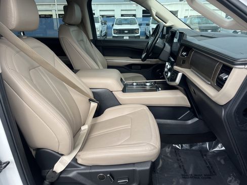 Used 2024 Ford Expedition Max Limited image 16