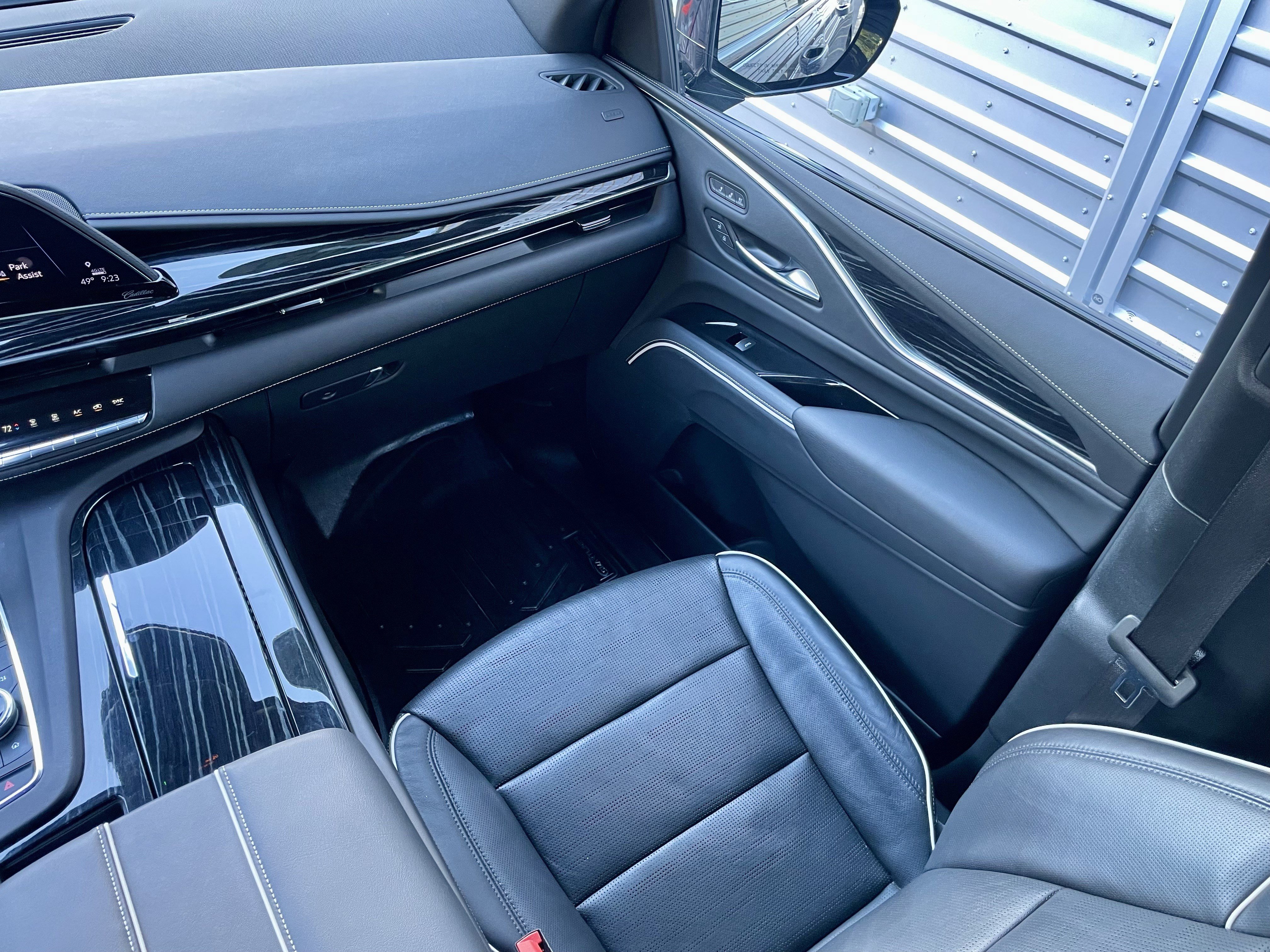 Used 2023 Cadillac Escalade ESV Sport AWD/4WD image 18