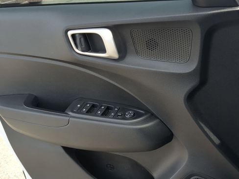 Used 2022 Hyundai Venue SEL FWD image 14