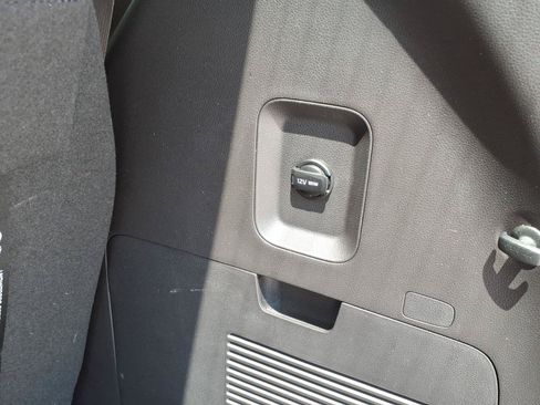 Used 2024 Kia Carnival EX FWD image 33
