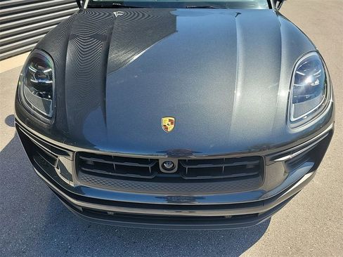 Used 2025 Porsche Macan image 6