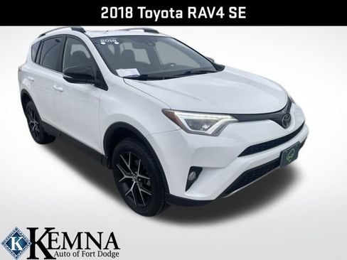 Used 2018 Toyota RAV4 SE image 1