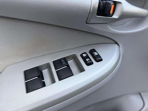 Used 2013 Toyota Corolla LE FWD image 13