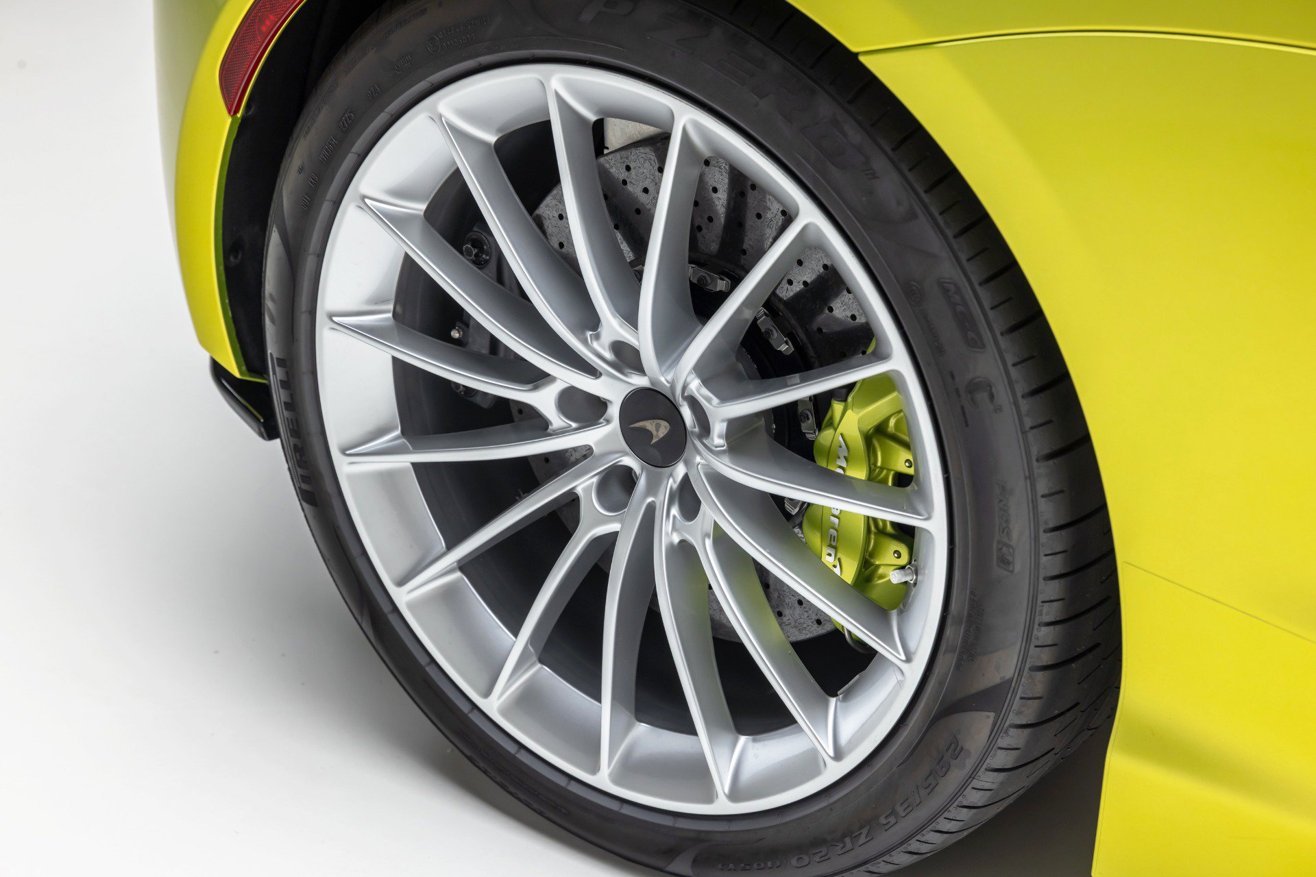Used 2025 McLaren Artura Spider RWD image 34