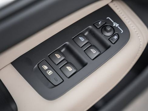 New 2026 Volvo XC60 B5 Plus w/ Protection Package Premier image 40