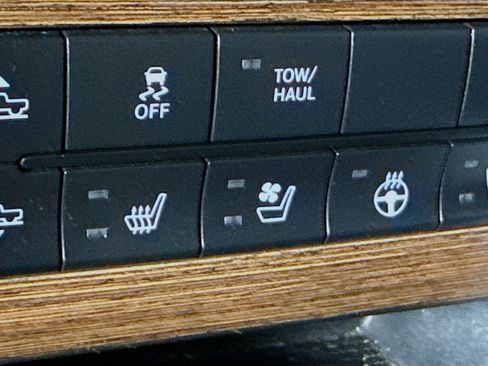 Used 2016 RAM 1500 Laramie w/ Convenience Group image 25