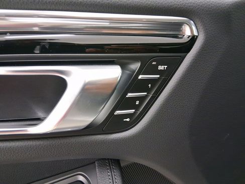 Used 2025 Porsche Macan image 22