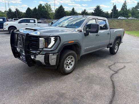 Used 2024 GMC Sierra 2500 Pro AWD/4WD image 3