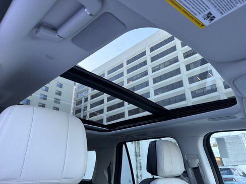 New 2026 Lincoln Navigator L Reserve AWD/4WD image 14