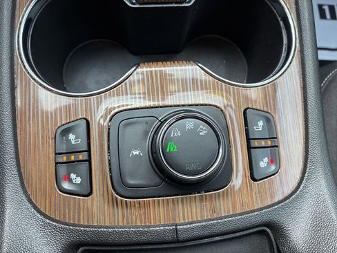 Used 2023 GMC Acadia SLE w/ Driver Convenience Package image 14