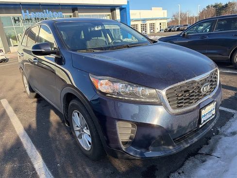 Used 2019 Kia Sorento LX image 3