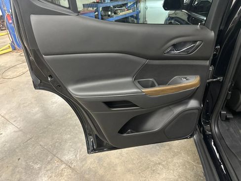 Used 2023 GMC Acadia SLE w/ Driver Convenience Package image 36