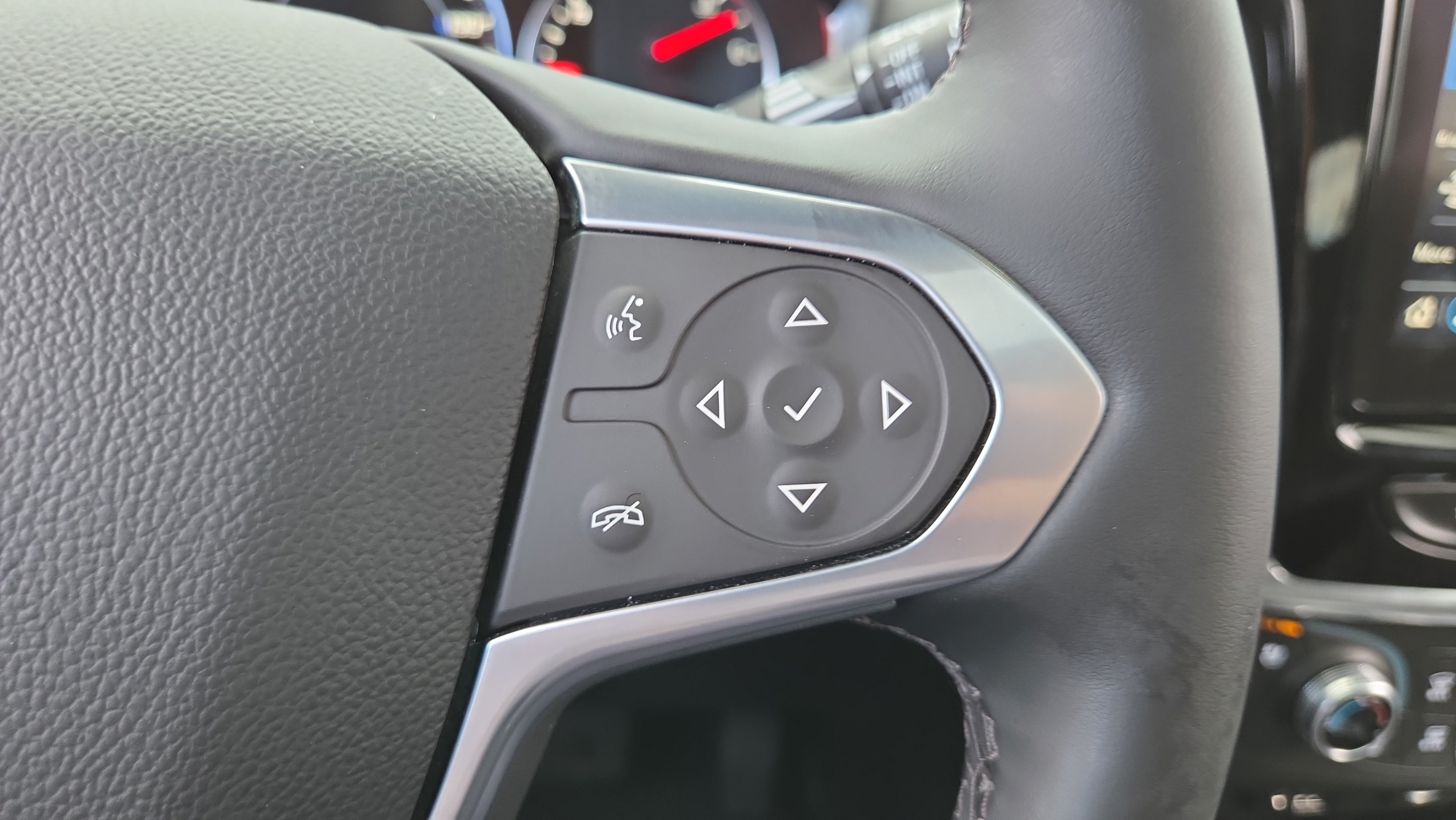 Used 2024 Chevrolet Traverse Premier w/ Redline Edition FWD image 27