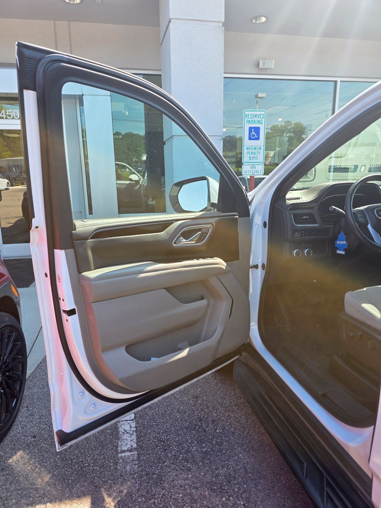 Used 2022 GMC Yukon XL SLE RWD image 13
