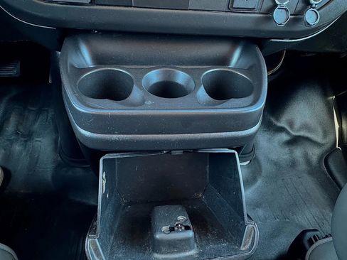 Used 2017 Chevrolet Express 2500 image 18