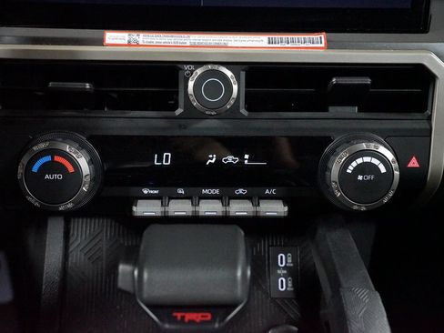 Certified 2025 Toyota Tacoma TRD Off-Road AWD/4WD image 22