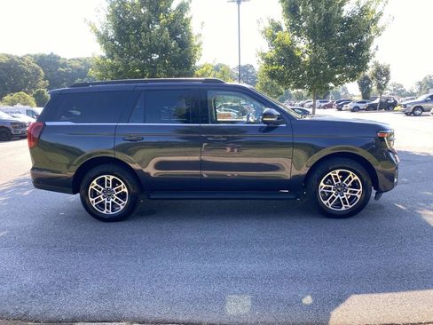 Used 2025 Ford Expedition Active AWD/4WD image 2