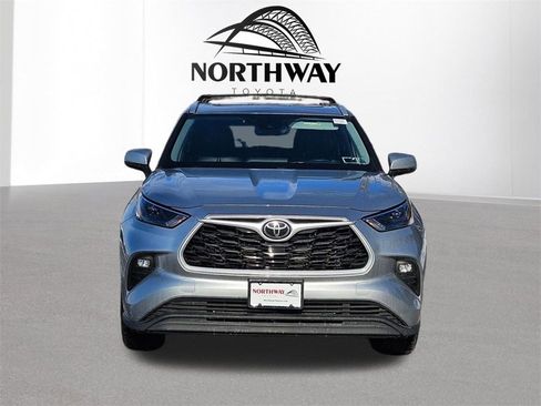 Used 2022 Toyota Highlander XLE image 9