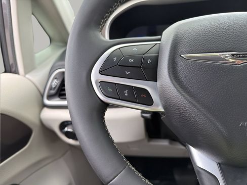 Used 2023 Chrysler Voyager LX FWD image 25
