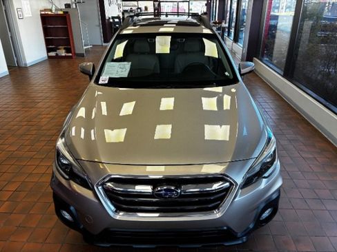 Used 2018 Subaru Outback 2.5i Limited AWD/4WD image 2