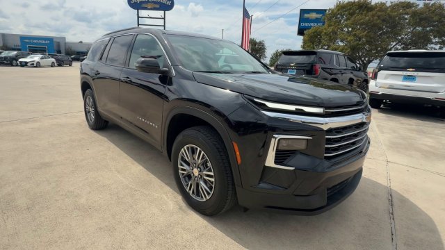 Certified 2026 Chevrolet Traverse LT FWD image 2
