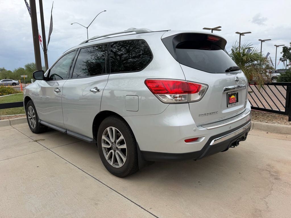 Used 2016 Nissan Pathfinder SV w/ Trailer Tow Package AWD/4WD image 3