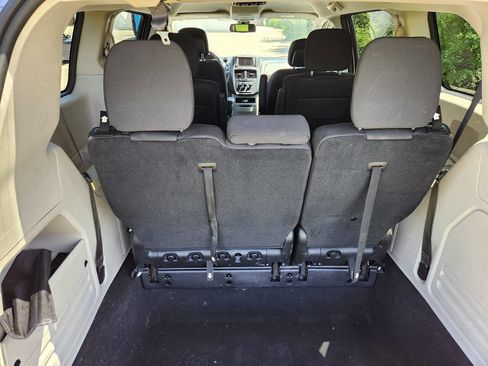 Used 2019 Dodge Grand Caravan SE FWD image 24