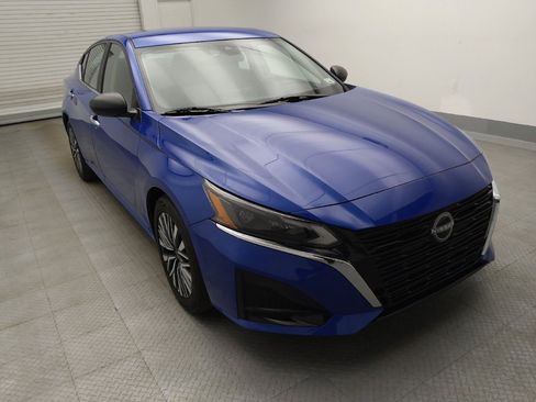 Used 2025 Nissan Altima 2.5 SV image 13