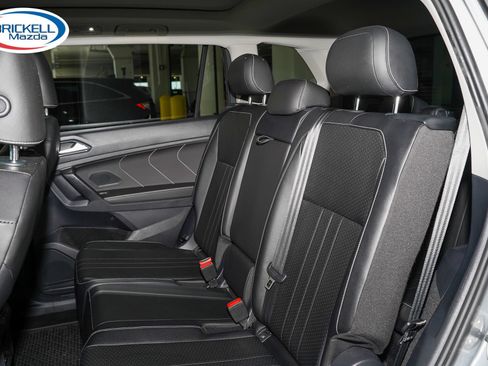 Used 2022 Volkswagen Tiguan SE FWD image 17