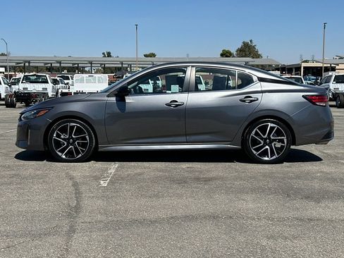 Used 2025 Nissan Sentra SR FWD image 6