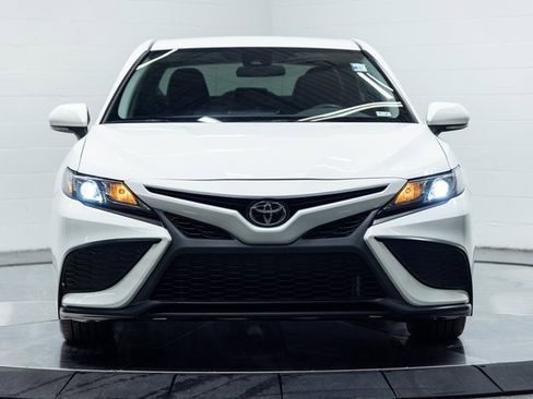 Used 2023 Toyota Camry SE image 5