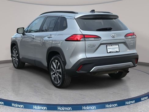 Used 2025 Toyota Corolla Cross XLE AWD/4WD image 8