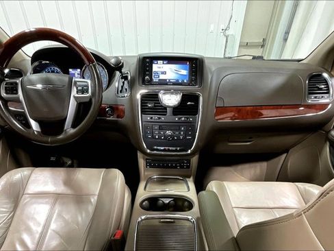 Used 2012 Chrysler Town & Country Limited w/ Luxury Group image 15