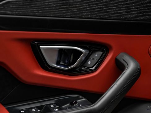 Used 2022 Lamborghini Urus image 95