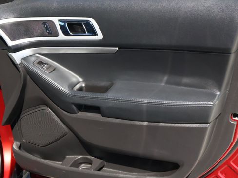 Used 2015 Ford Explorer XLT w/ Equipment Group 202A image 15