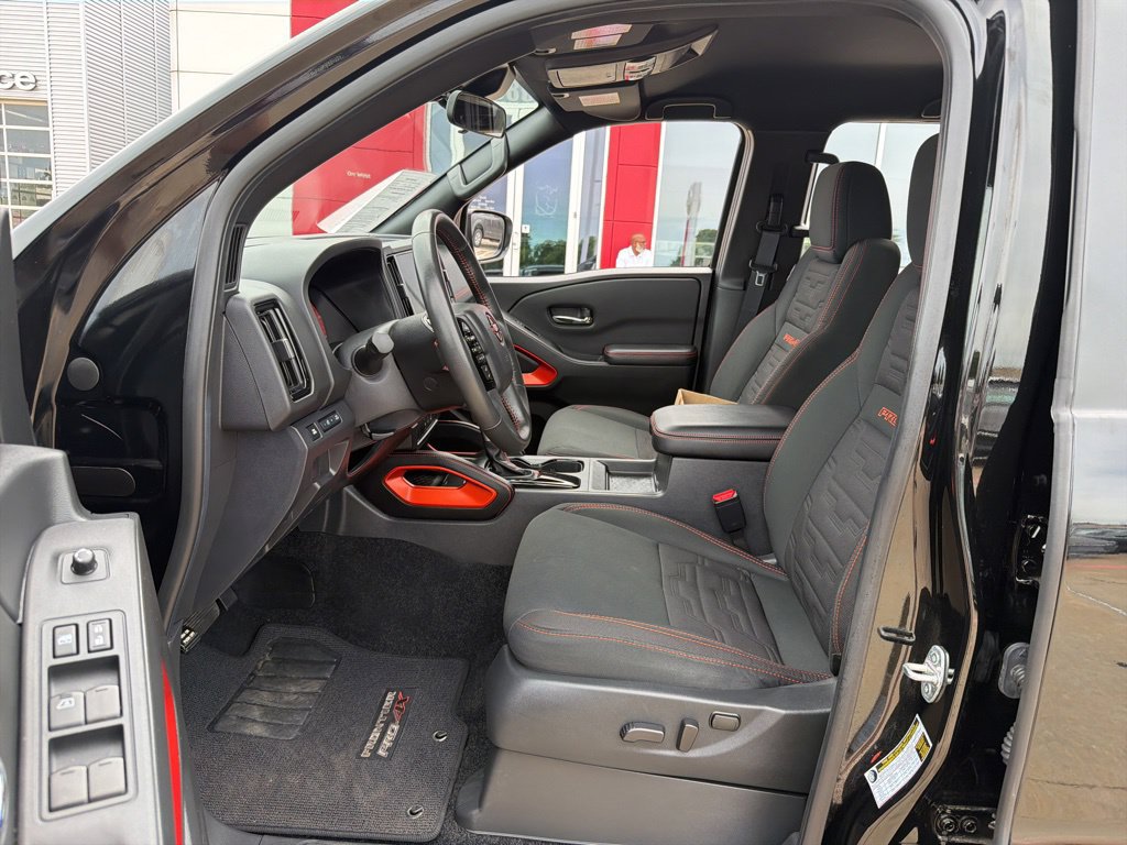 Used 2025 Nissan Frontier PRO-4X AWD/4WD image 13