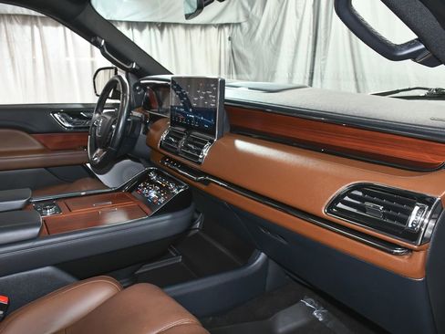 Used 2023 Lincoln Navigator Reserve image 64