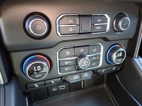 Used 2022 Chevrolet Tahoe Z71 image 19