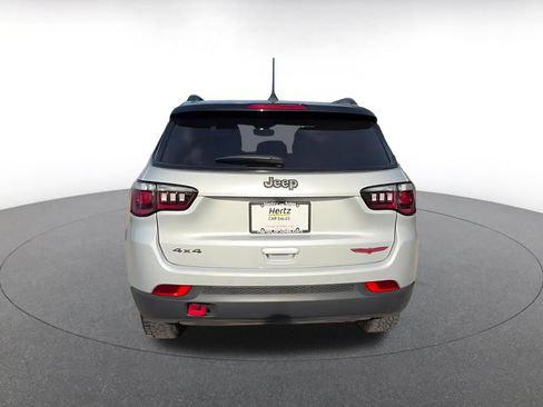 Used 2025 Jeep Compass Trailhawk AWD/4WD image 12